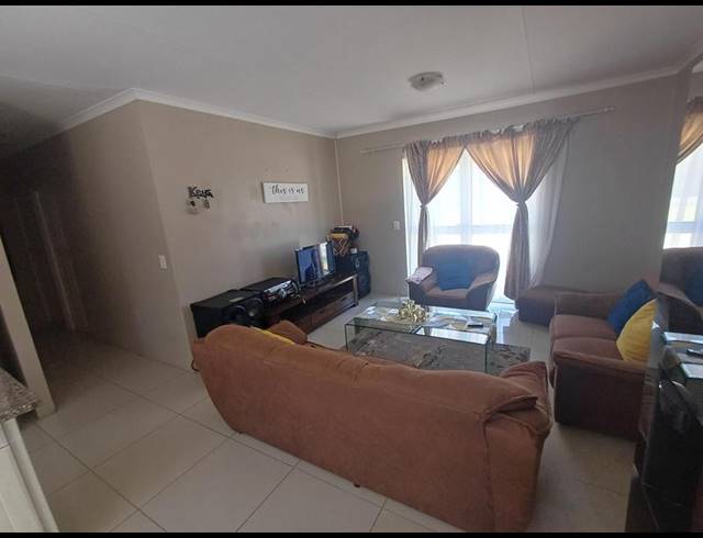 3 BEDROOM TOWNHOUSE FOR SALE IN BRIDGEMEADE